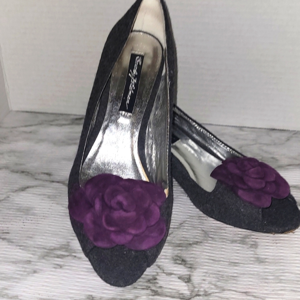 Beverly Feldman gray wool wedge heel. Size 6